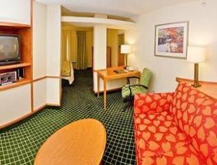 Fairfield Inn And Suites By Marriott Burlington Hotel