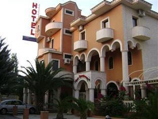 Albania-Ferrari Hotel
