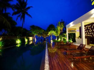 Sri Lanka-Roman Beach Hotel