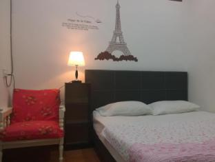 Standard Double Room with Aircond and Shared Bathroom
