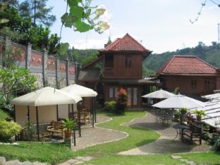 Bantal Guling Villa Lembang 班塔尔牯岭别墅旅馆