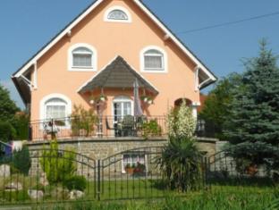 Hungary-Barackvirag Panzio Guest House