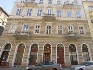 Hungary-Apartment Akademia