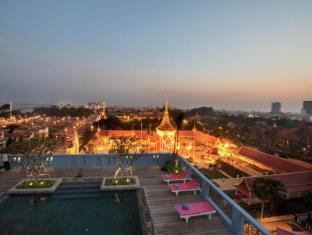 Cambodia-Frangipani Royal Palace Hotel