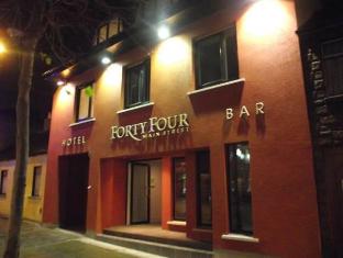 Ireland-Forty Four Main Street Hotel