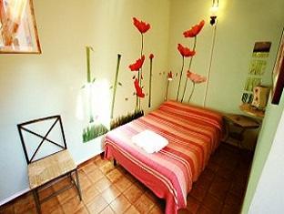 Italy-Sixbeds Guest House