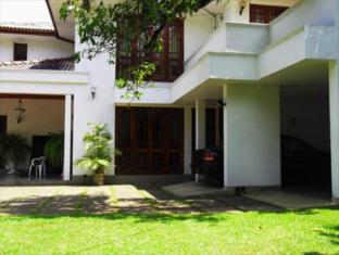 Sri Lanka-Nirana Apartment