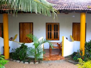 Tharaka Surf Guesthouse 