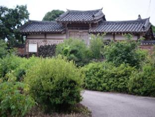 Jeongjaeongtaek Hanok Guesthouse