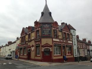 The King Harry Bar And Hostel