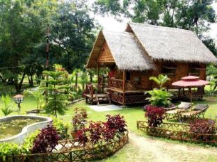 Bamboo Cottage with private garden
