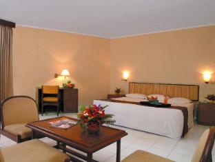 foto resort hotel bintang 4 Patra Jasa Anyer Beach Resort 2