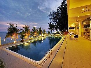 Naza Talyya Seaview Beach Hotel Penang - Pool Side