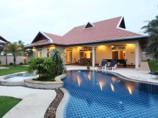 The Chase & Foxlea Executive Pool Villas