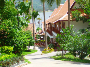 the reuan thai village