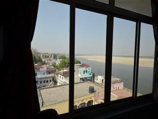 PG On Ganges Hotel