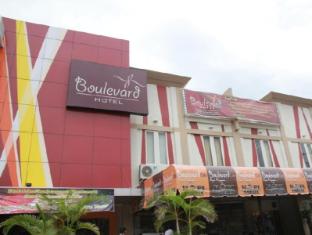 Boulevard Hotel