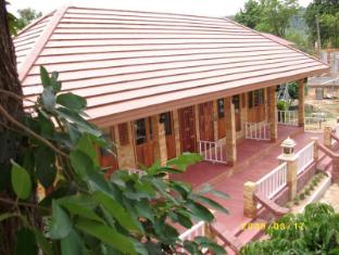 kayom house - white meranti house & resort