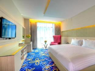 one one bangkok hotel