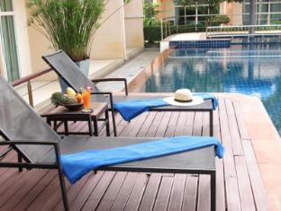 wonderful pool guesthouse at kata